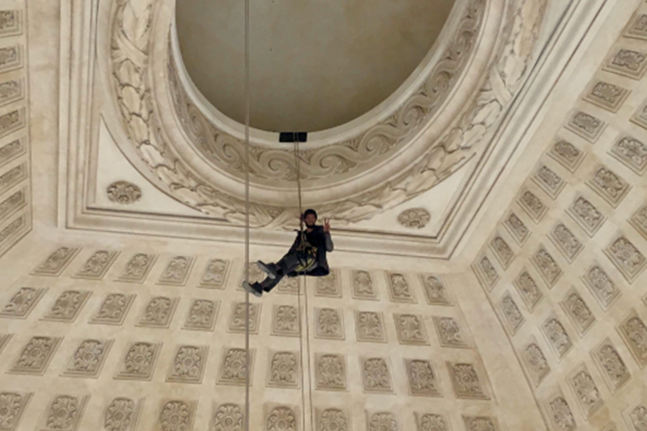 interieur de batiment dôme cordiste nettoyage